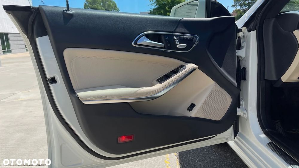 Mercedes-Benz CLA 250 7G-DCT - 14