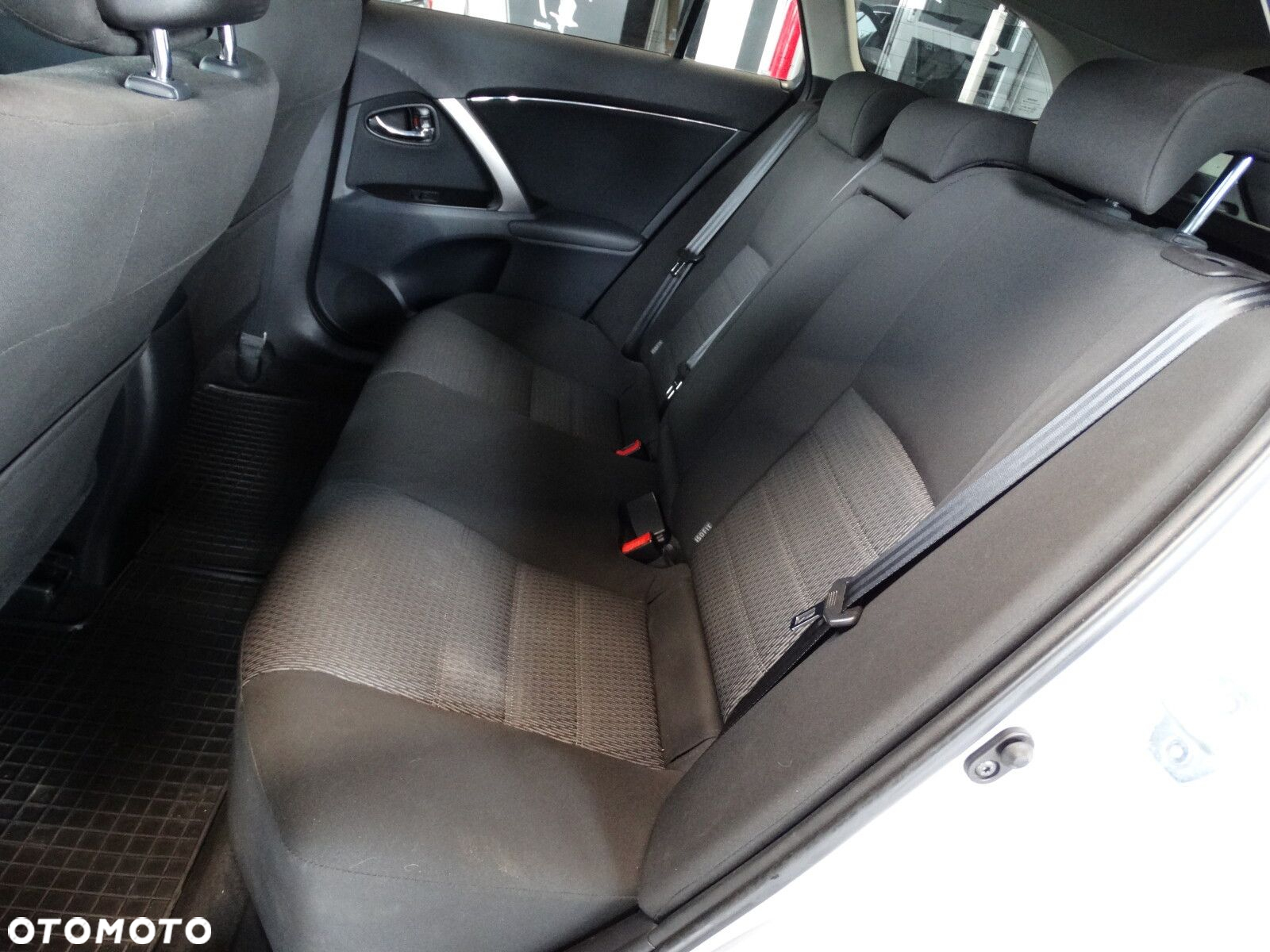 Toyota Avensis - 11
