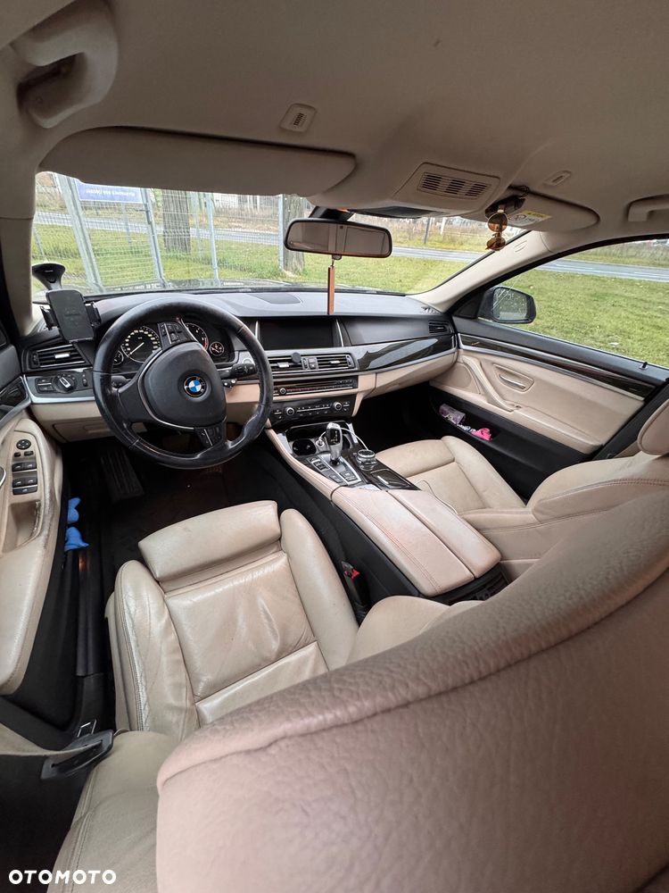 BMW Seria 5 525d xDrive - 4