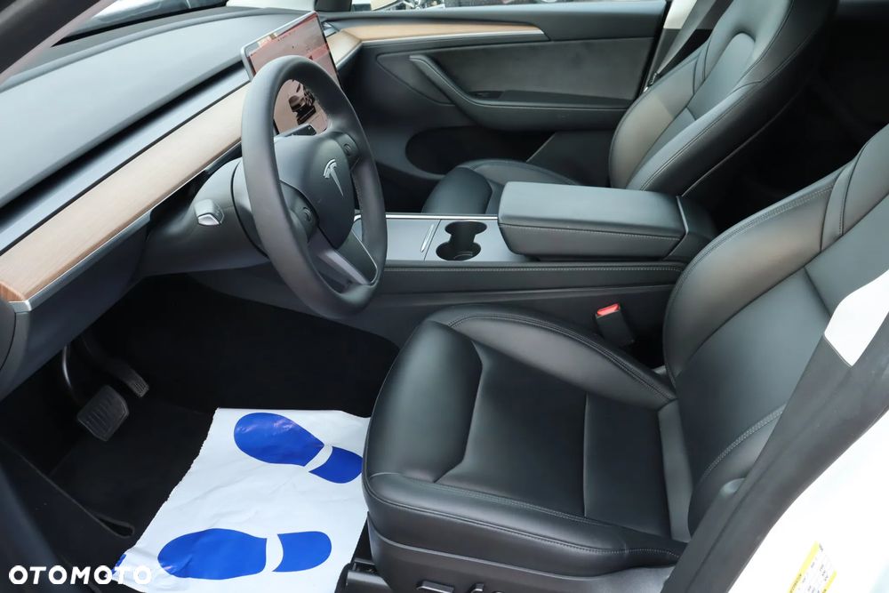 Tesla Y Long Range AWD - 8