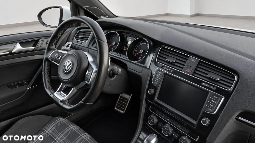 Volkswagen Golf - 10