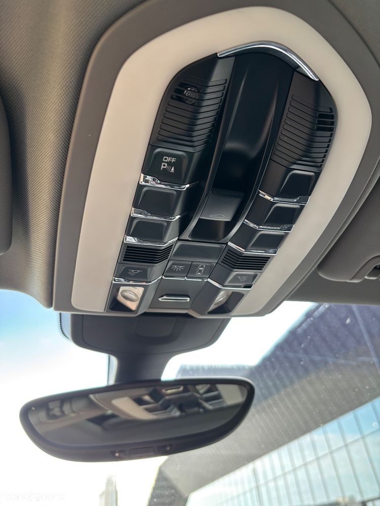 Porsche Panamera 4S - 30