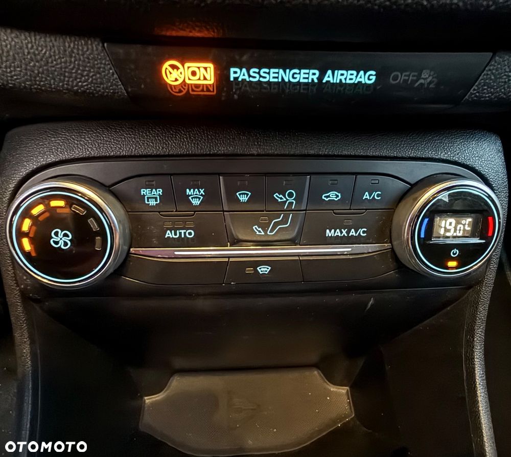 Ford Fiesta 1.0 EcoBoost S&S TITANIUM - 28