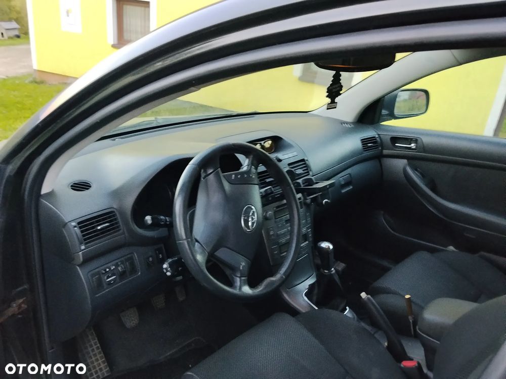 Toyota Avensis - 6