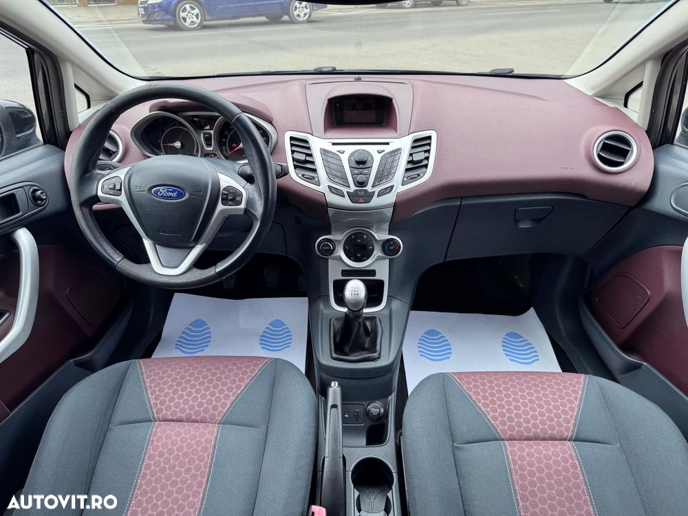 Ford Fiesta 1.6 TDCI Ambiente - 12