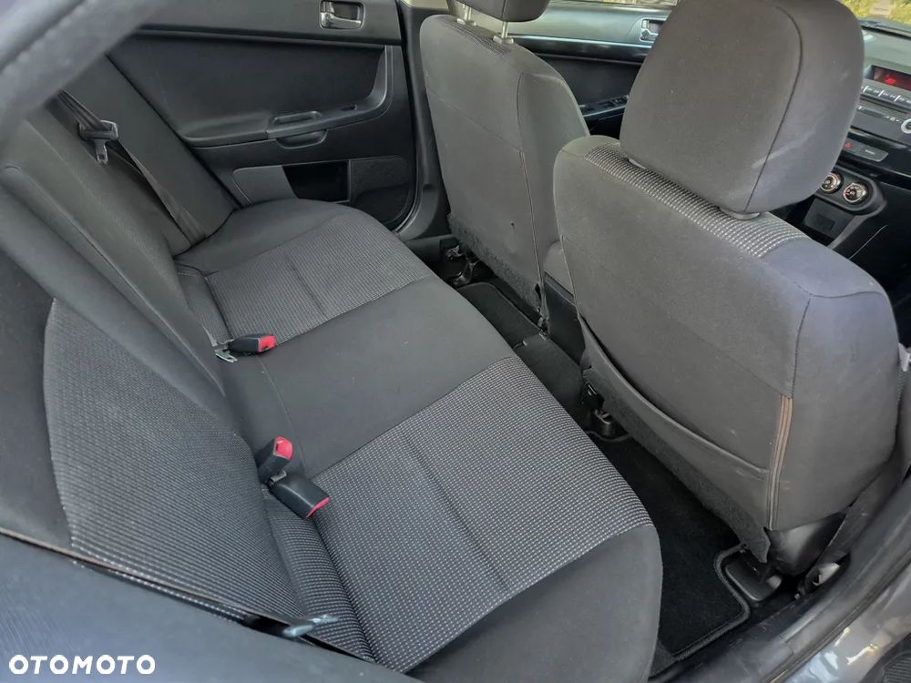 Mitsubishi Lancer - 12