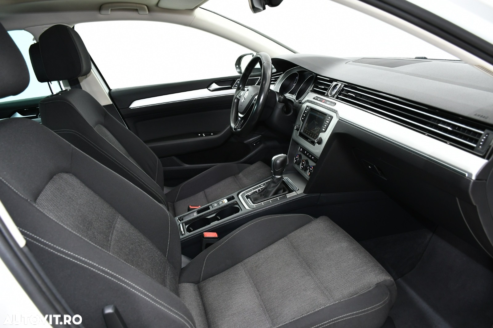 Volkswagen Passat - 12