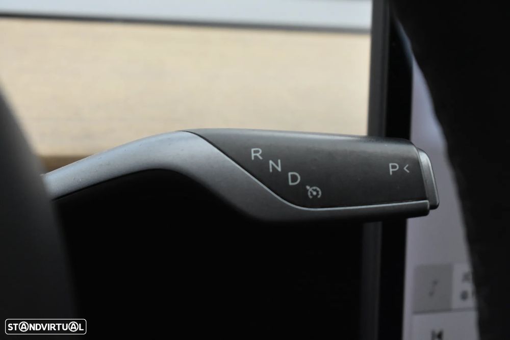 Tesla Model 3 Standard RWD Plus - 32