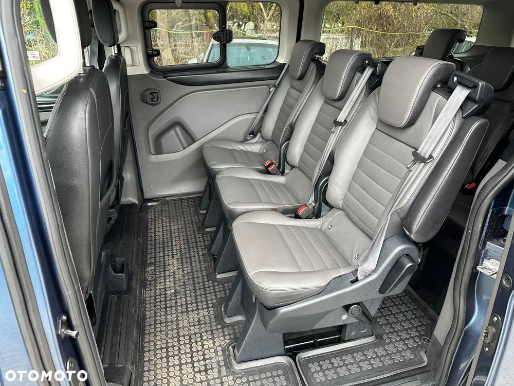 Ford Tourneo Custom - 23