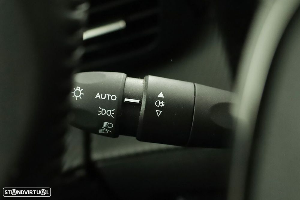 Peugeot 2008 1.2 PureTech Allure - 17