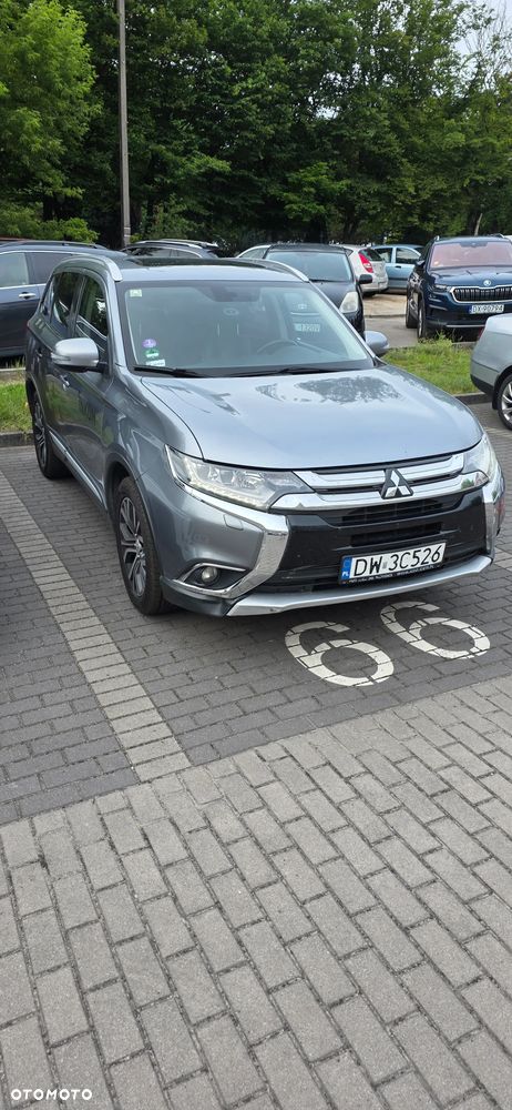 Mitsubishi Outlander 2.0 Instyle Navi 4WD CVT - 2