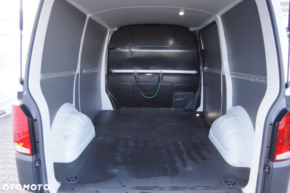 Volkswagen Transporter - 28