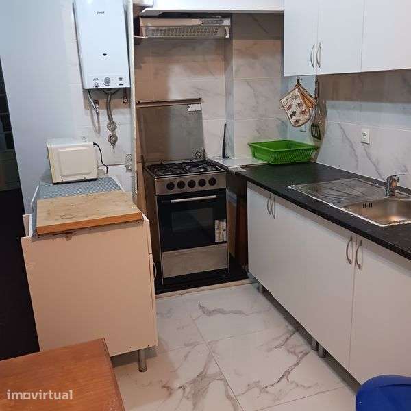 Bom apartamento, para 7 pessoas, T4, mobilado e equipado - Grande imagem: 2/12