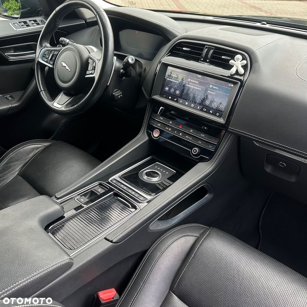 Jaguar F-Pace 2.0 i4D AWD Chequered Flag - 24
