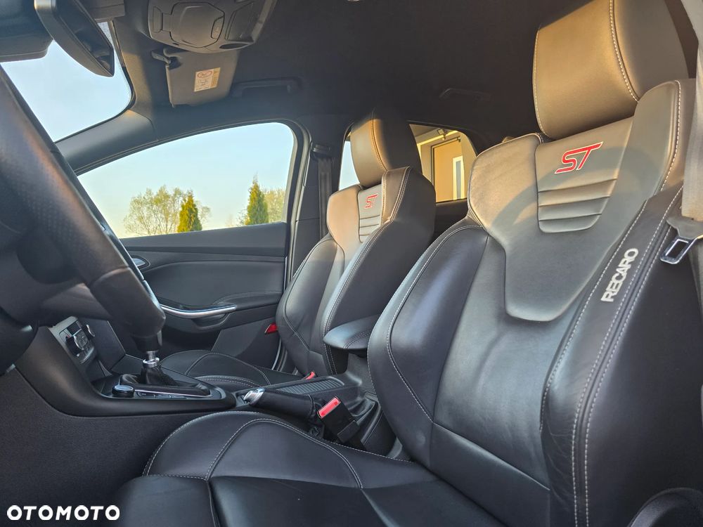 Ford Focus 2.0 EcoBoost ST mit Leder-Exclusiv-Paket - 25