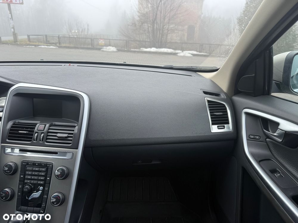 Volvo XC 60 D5 AWD Momentum - 25