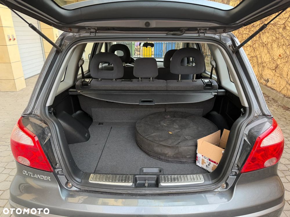 Mitsubishi Outlander 2.0 2WD Invite - 10