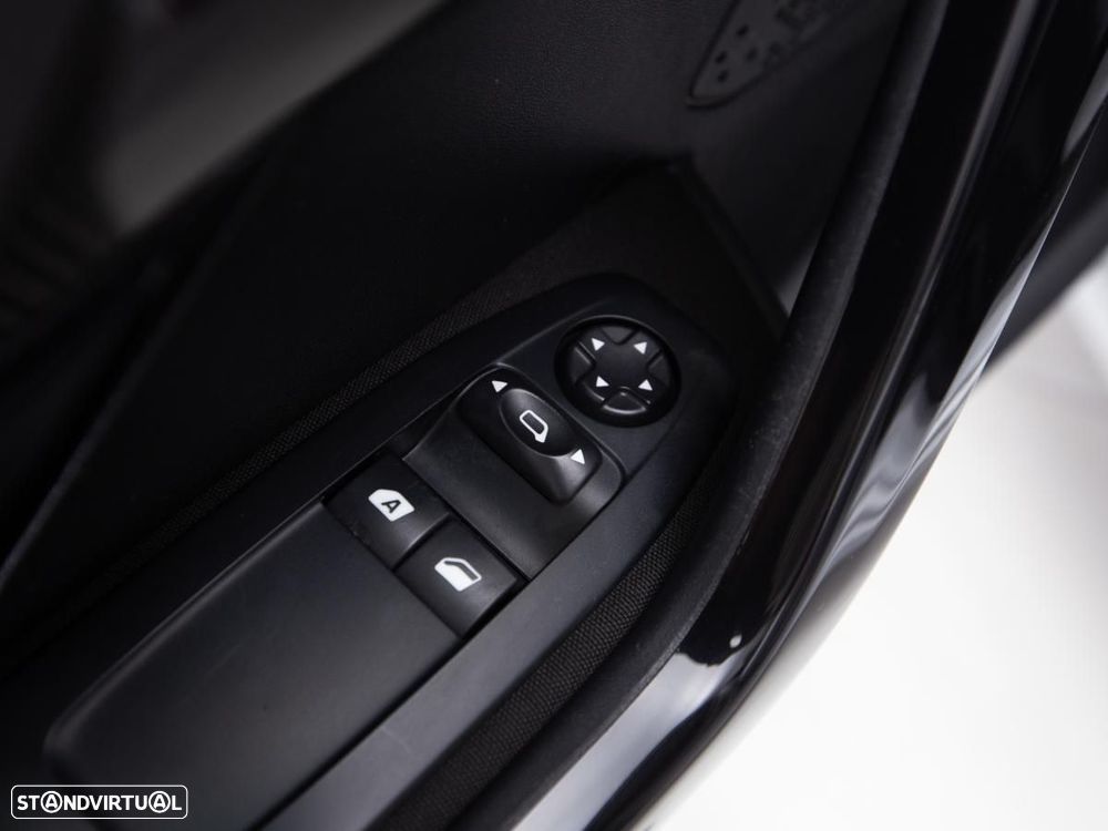 Peugeot 208 - 13