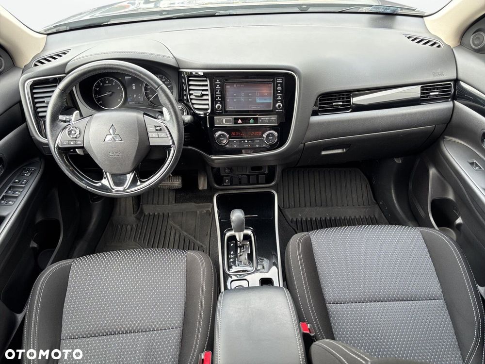 Mitsubishi Outlander - 12