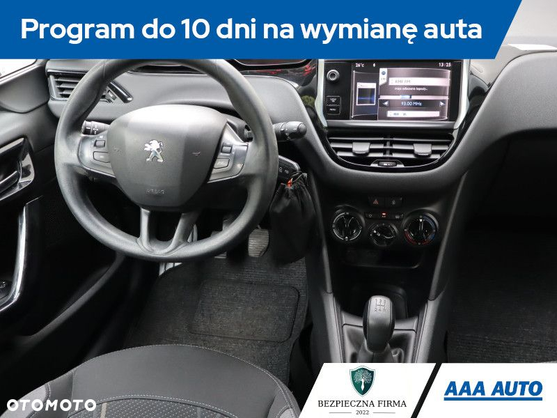 Peugeot 208 - 8