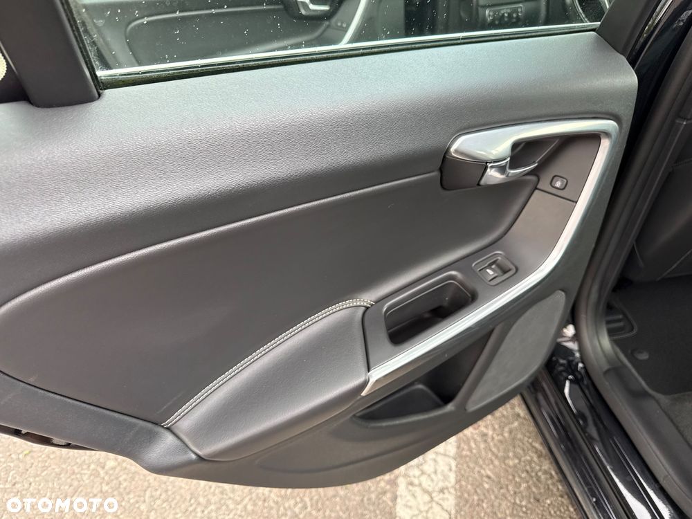 Volvo V60 D4 Geartronic RDesign - 25
