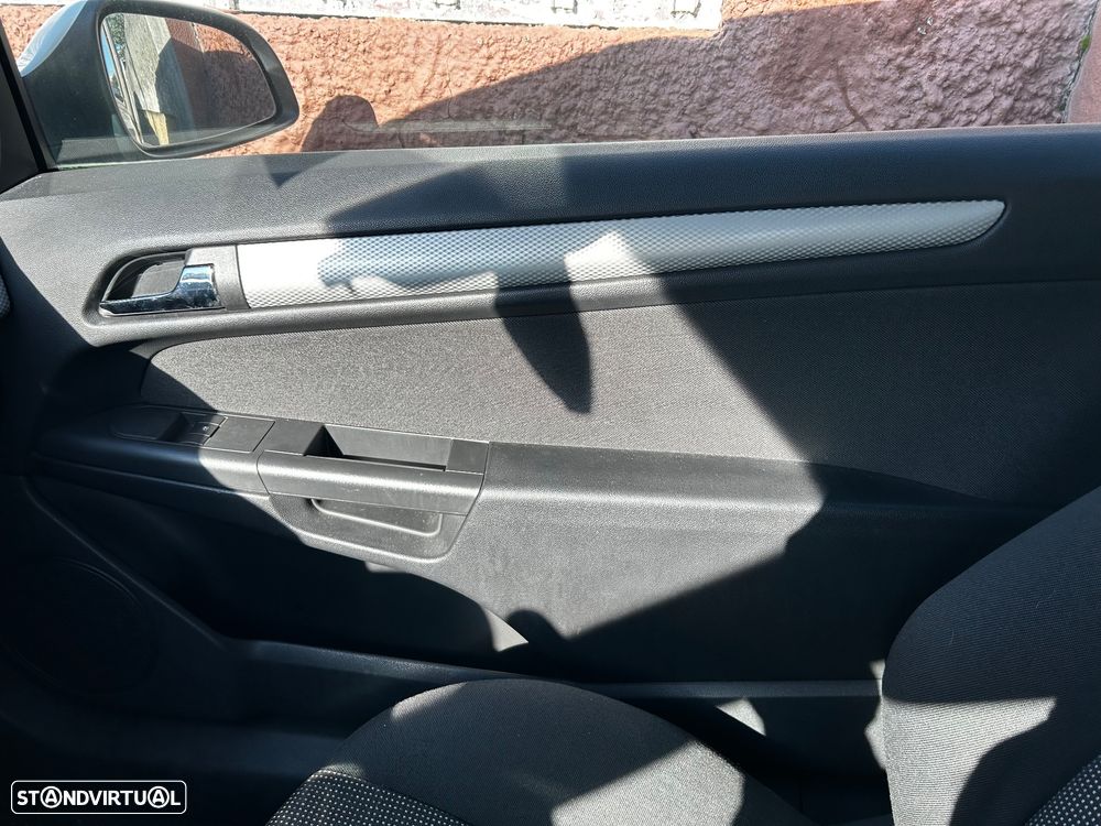 Opel Astra GTC 1.3 CDTI - 10