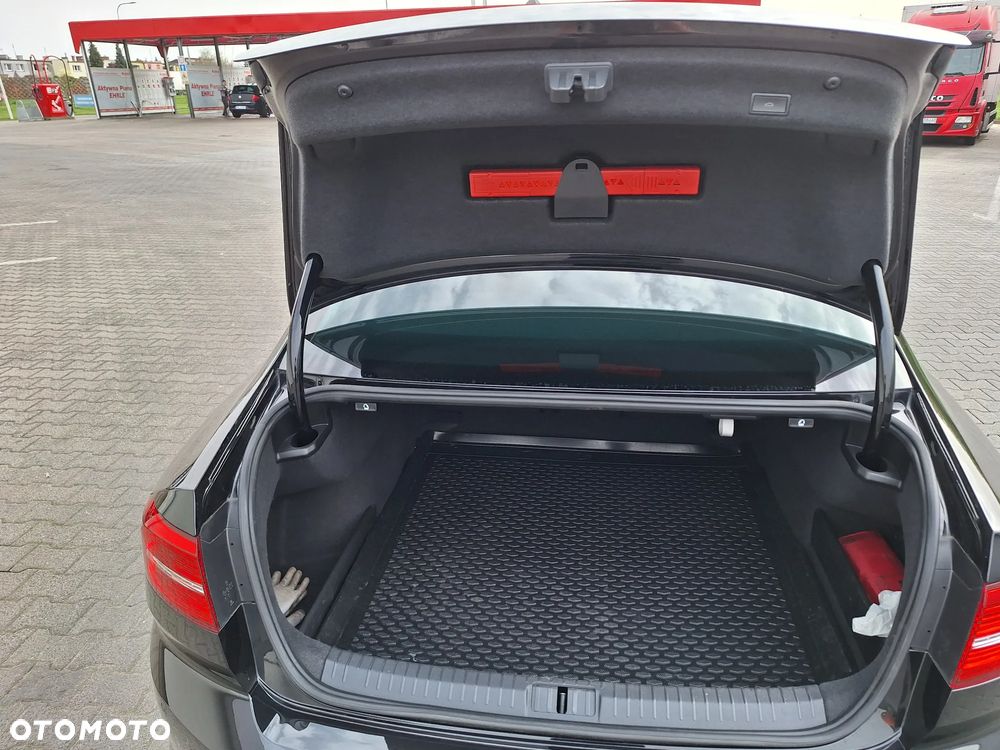 Volkswagen Passat - 13