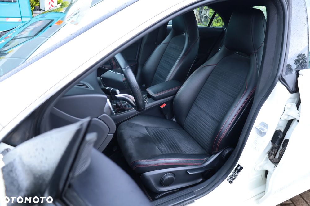 Mercedes-Benz CLA 180 AMG Line - 27