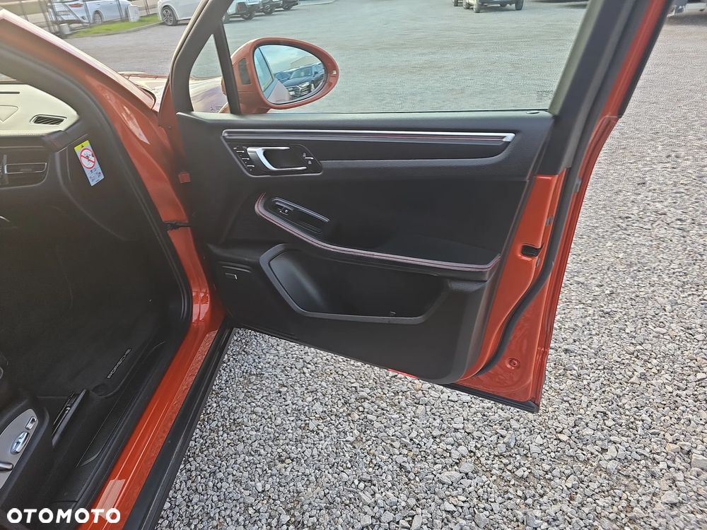 Porsche Macan T - 25