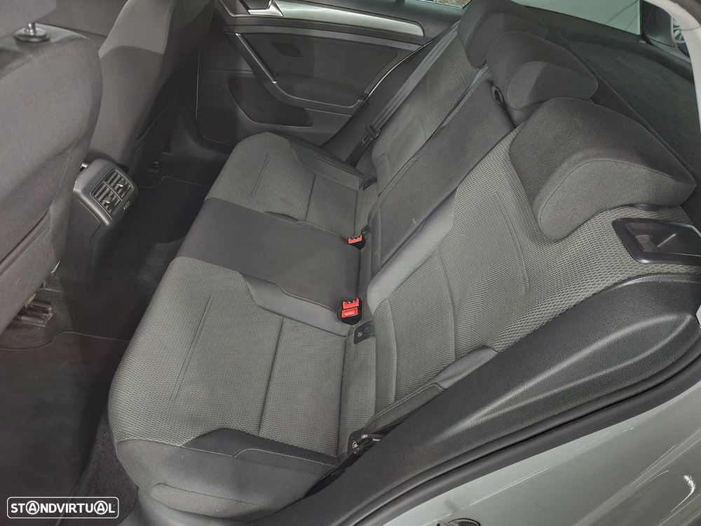 VW Golf 1.6 TDi Confortline DSG - 14