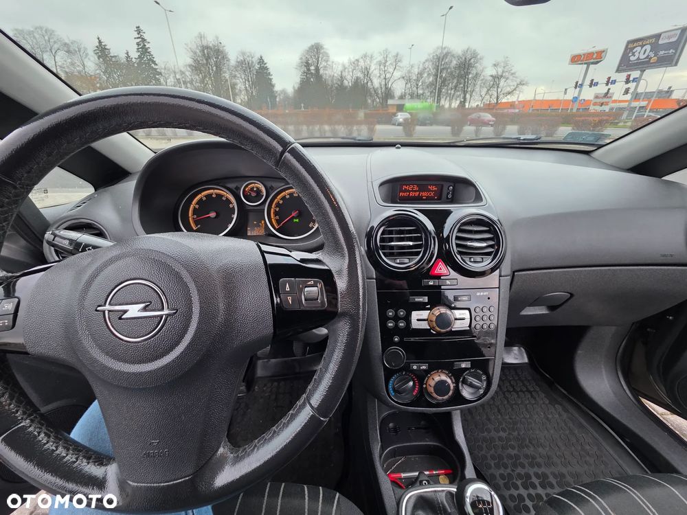 Opel Corsa 1.4 16V Enjoy - 8