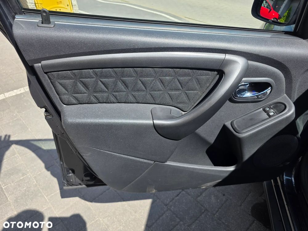 Dacia Duster 1.6 Laureate Euro5 - 23