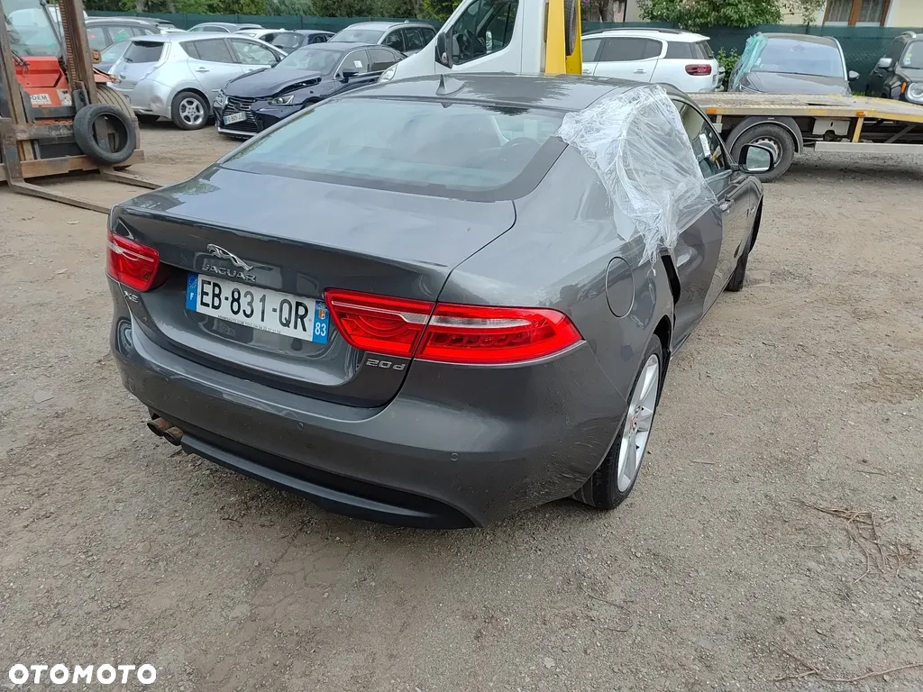 Jaguar XE 20d Prestige - 21