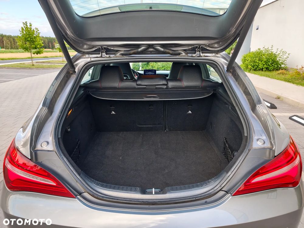 Mercedes-Benz CLA 180 7G-DCT AMG Line - 32