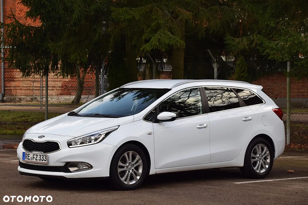 Kia Ceed 1.6 CRDi 128 Fifa World Cup Edition - 12