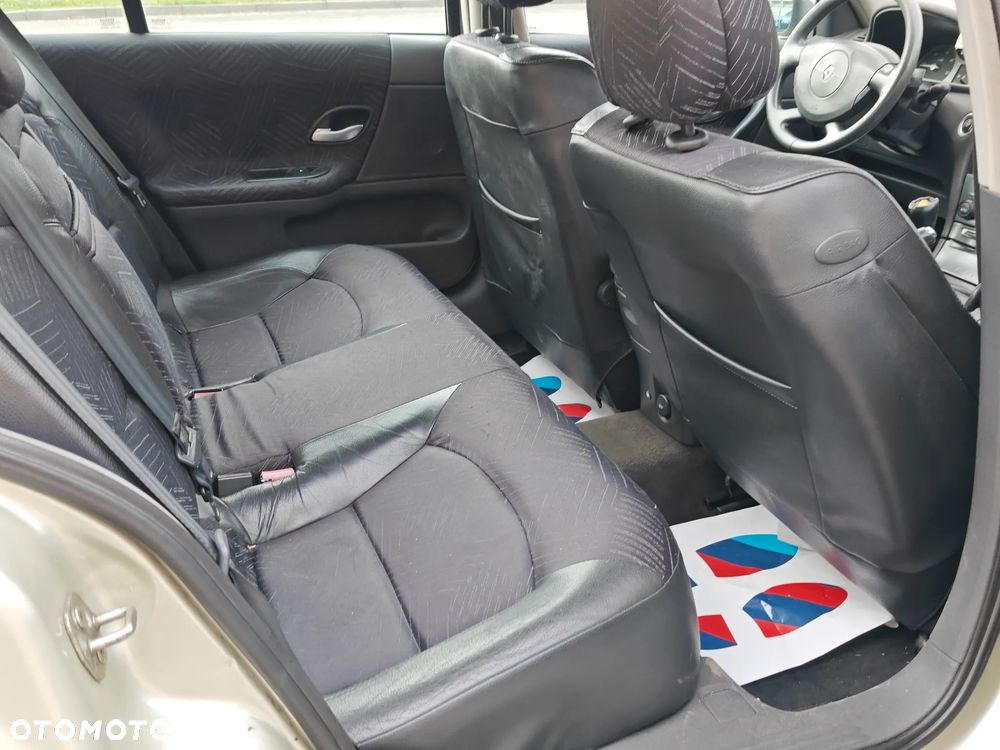 Renault Laguna 1.9 dCi Impulsion - 16