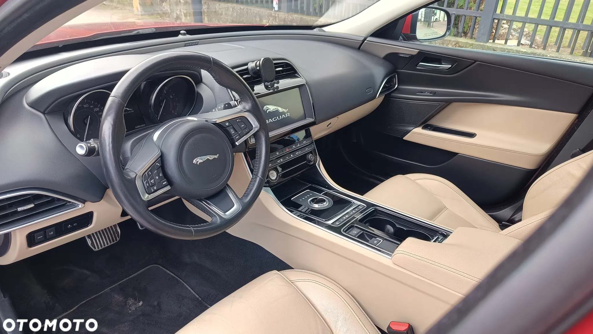 Jaguar XE 25t Prestige - 8