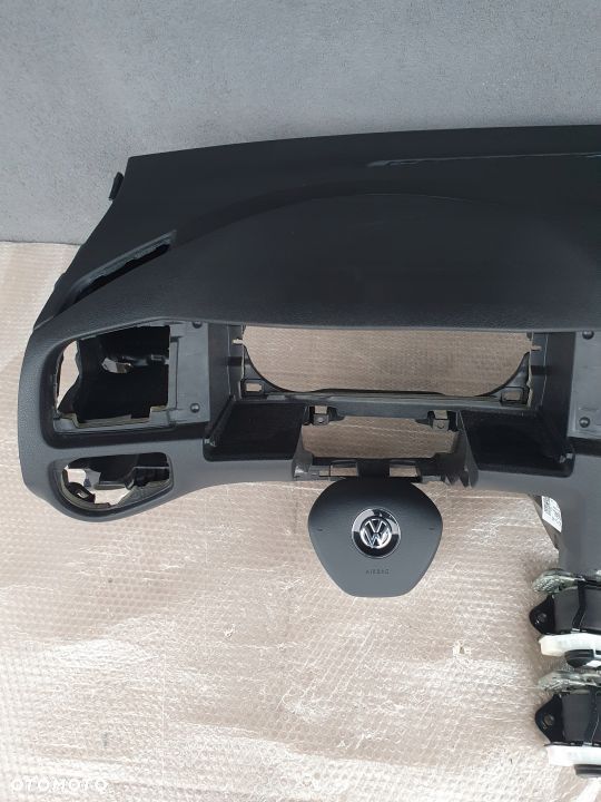 VW Golf 7 deska rozdzielcza konsola airbag pasy - 2