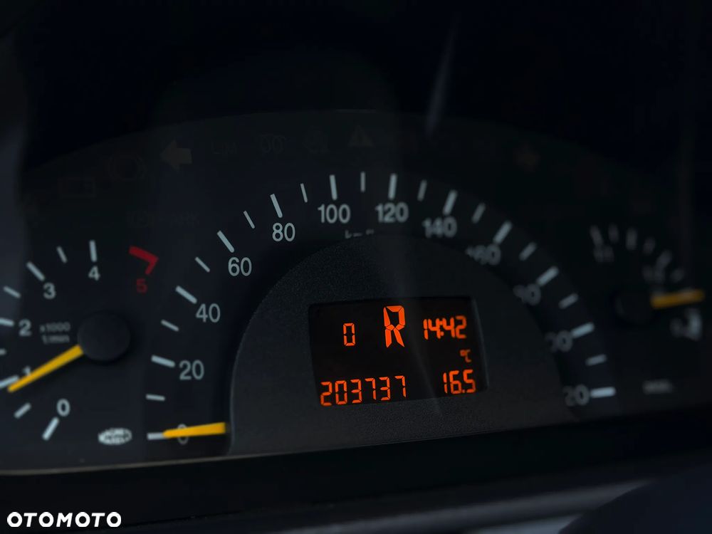 Mercedes-Benz Vito - 11