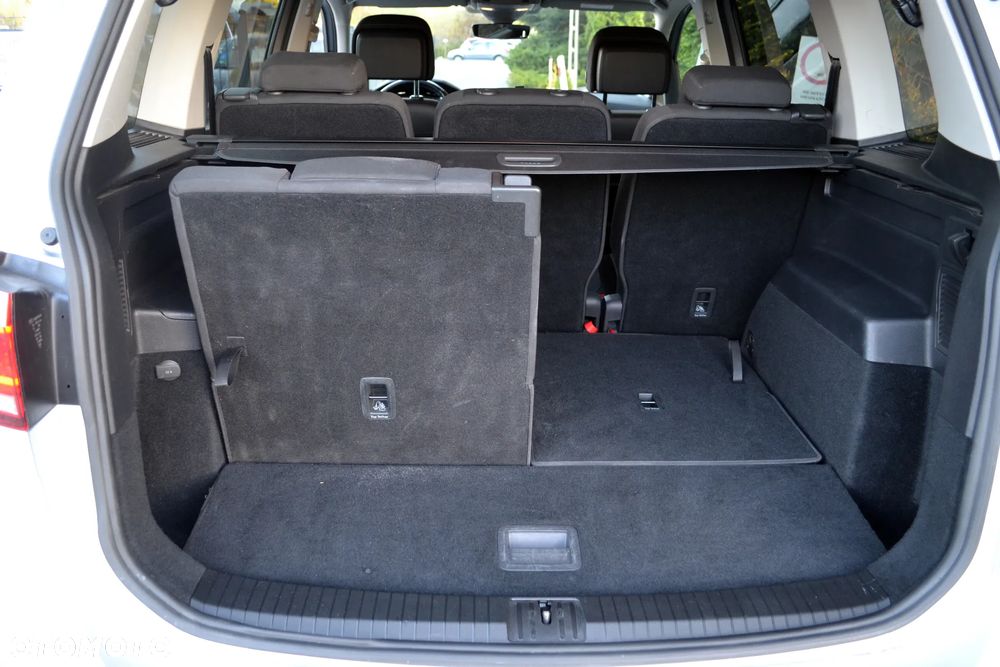 Volkswagen Touran - 28