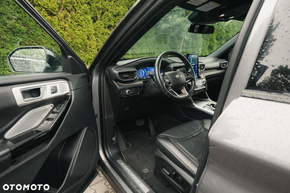Ford Explorer - 10