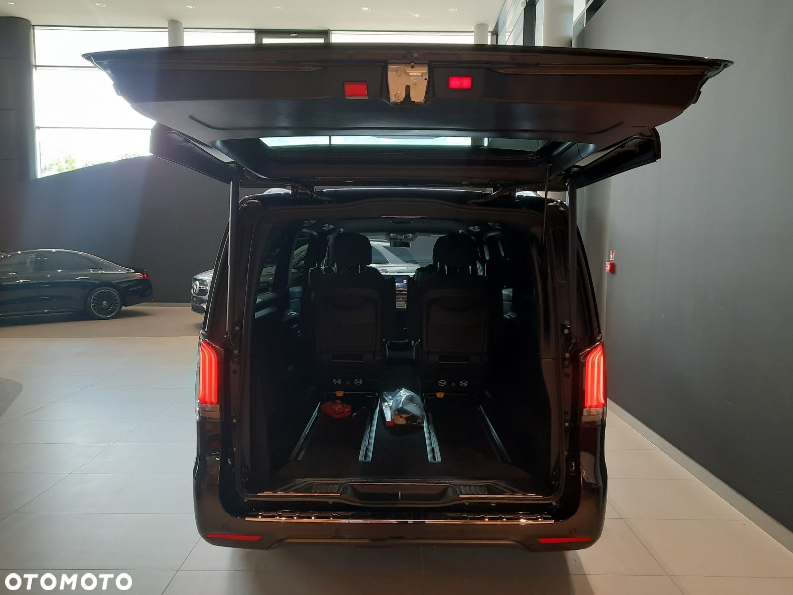 Mercedes-Benz Klasa V - 8