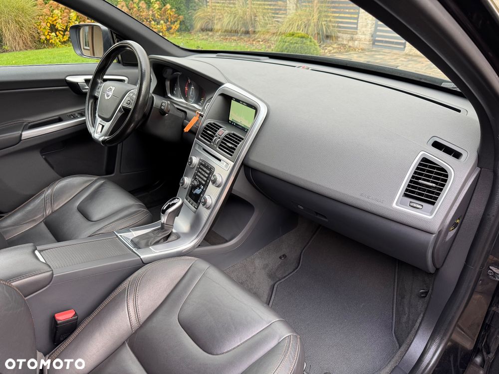 Volvo XC 60 D4 Momentum - 33