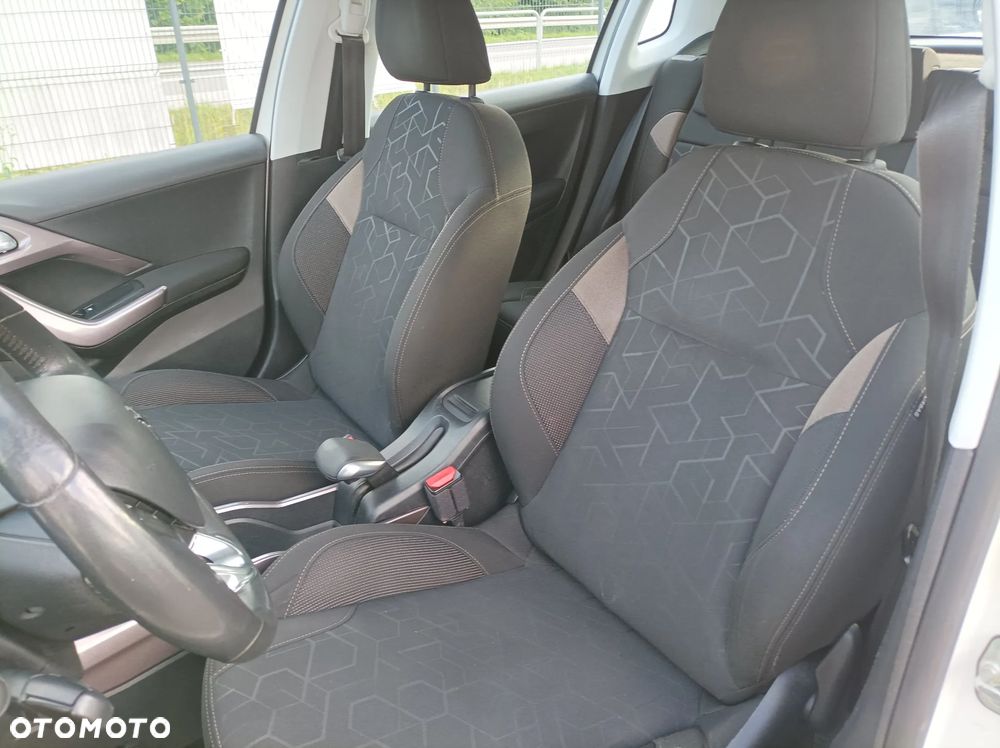 Peugeot 2008 PureTech 82 Urban Move - 18