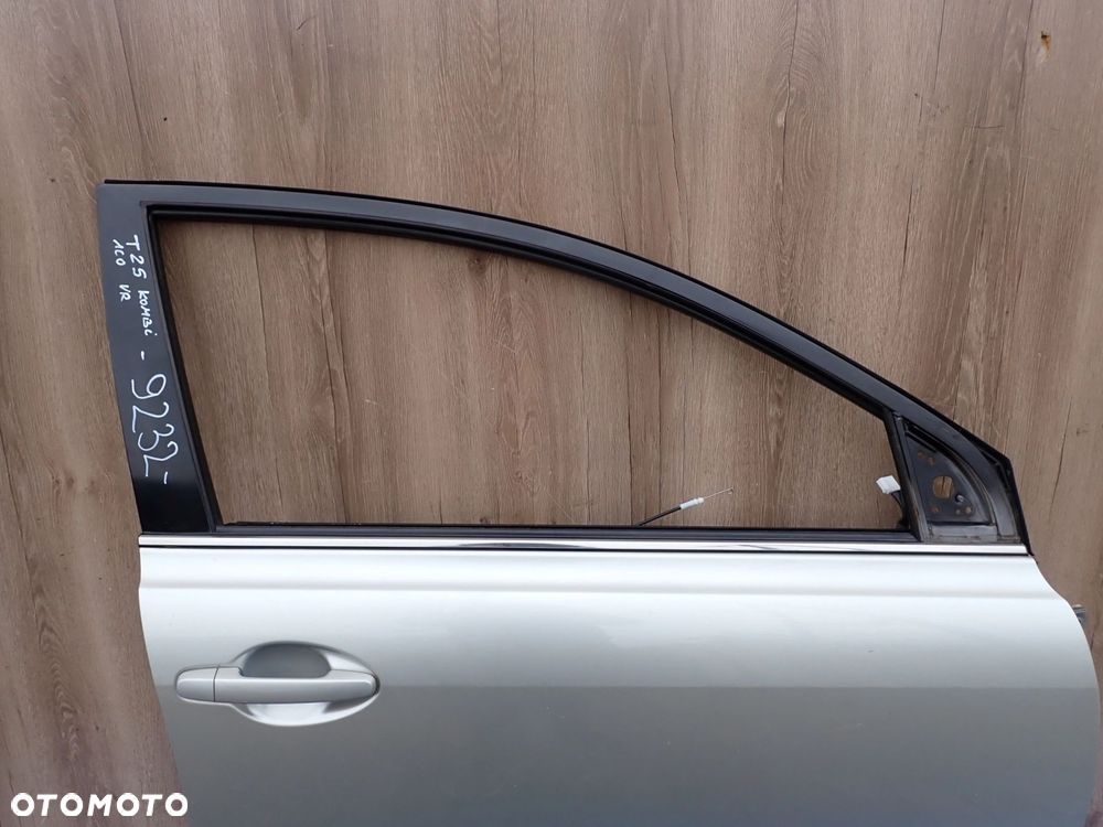 TOYOTA AVENSIS T25 02- DRZWI PRZEDNIE PRAWE 1C0 - 7