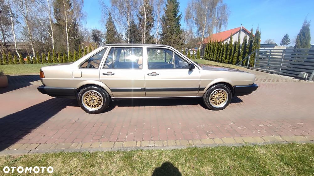 Volkswagen Passat - 2