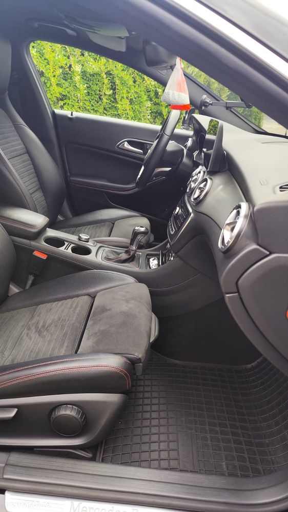 Mercedes-Benz CLA 180 AMG Line - 12