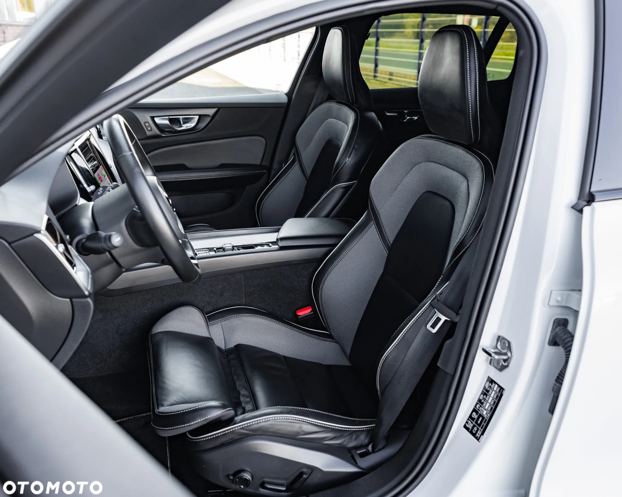 Volvo V60 B4 D Geartronic RDesign - 27