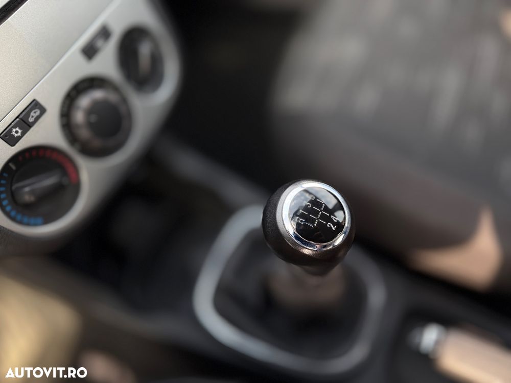 Opel Corsa 1.4 16V Innovation - 8