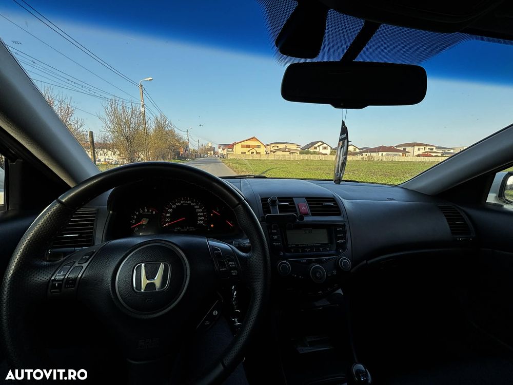 Honda Accord 2.0i Special Edition - 10